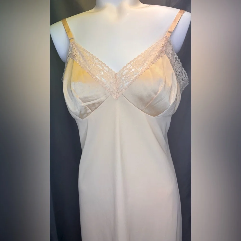 Vanity Fair Vintage Full Slip Size 36 L Nylon Lace Dress Slip Made in USA